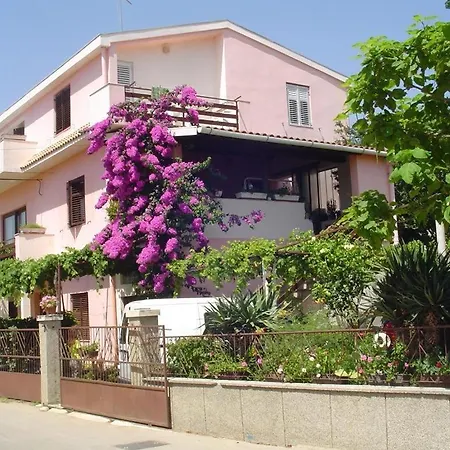 In With Sea View, Balcony, Wifi Apartman